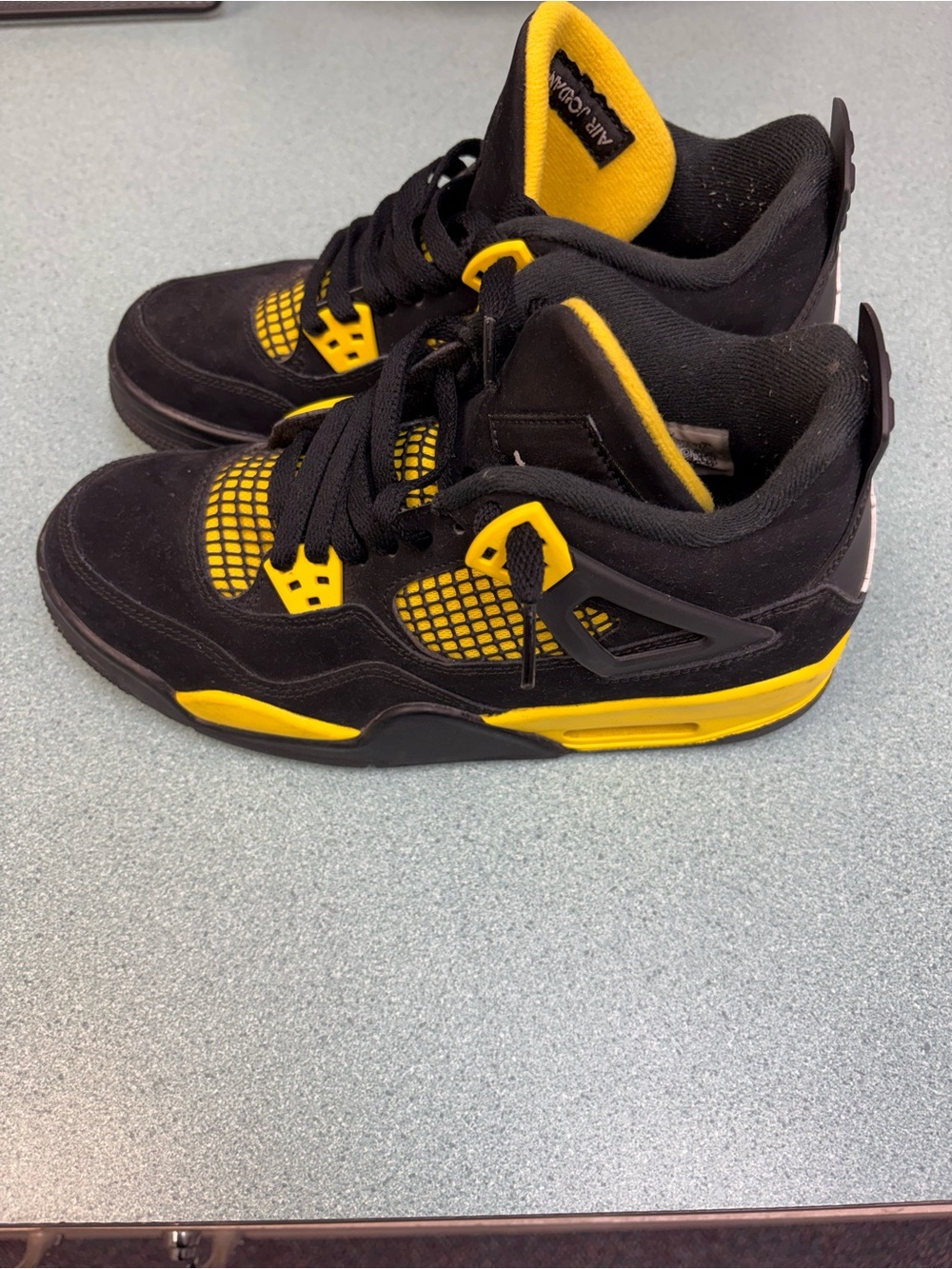 Air Jordan 4 Retro “Thunder 2023”